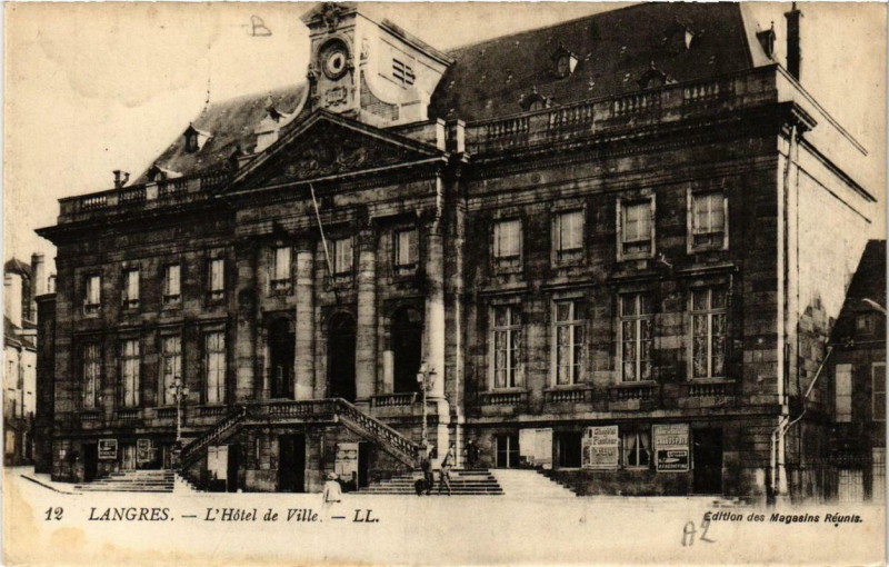 Carte postale ancienne Langres L'Hotel de Ville à Langres