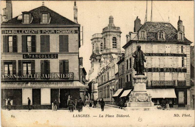 Carte postale ancienne Langres La Place Diderot à Langres