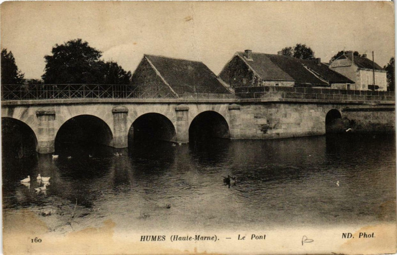 Carte postale ancienne Humes Le Pont
