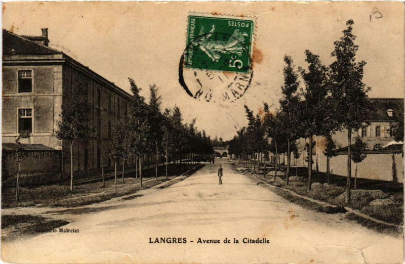 Carte postale ancienne Langres Avenue de la Citadelle à Langres