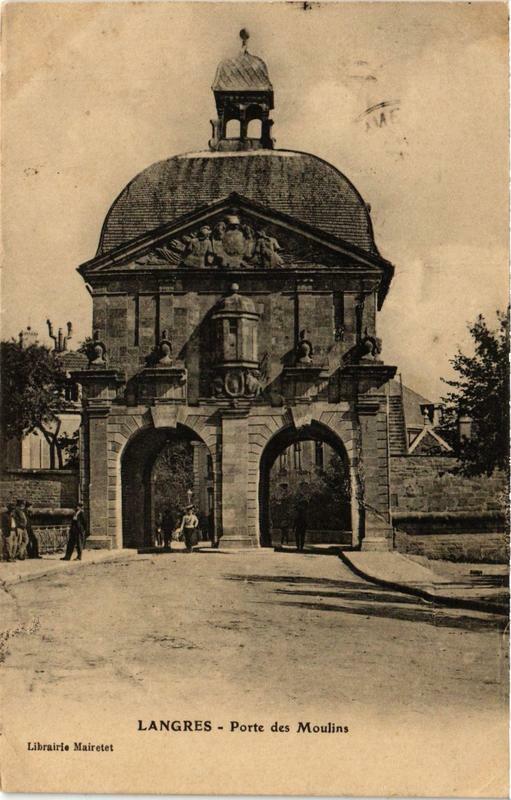 Carte postale ancienne Langres Porte des Moulins à Langres