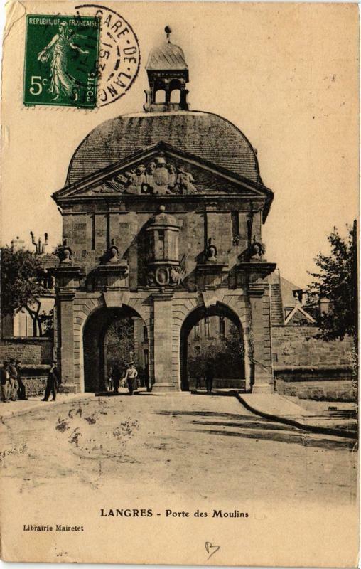Carte postale ancienne Langres Porte des Moulins à Langres
