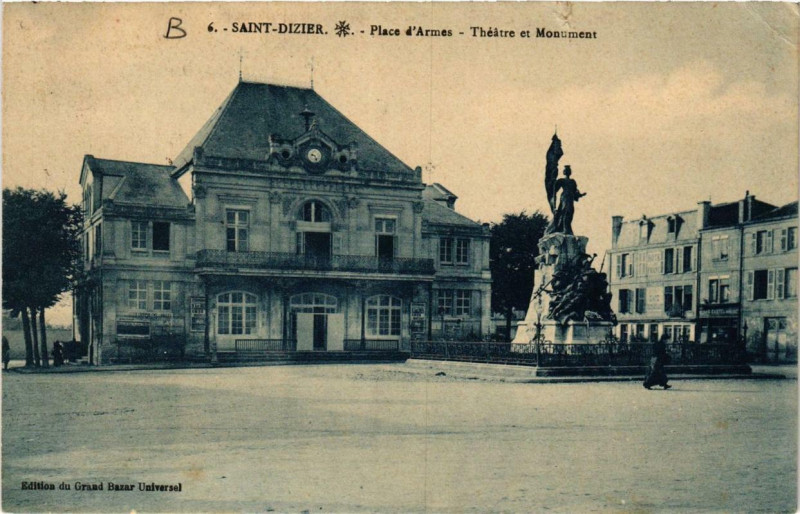 Carte postale ancienne Saint-Dizier Place d'Armes - Théatre et Monument à Saint-Dizier