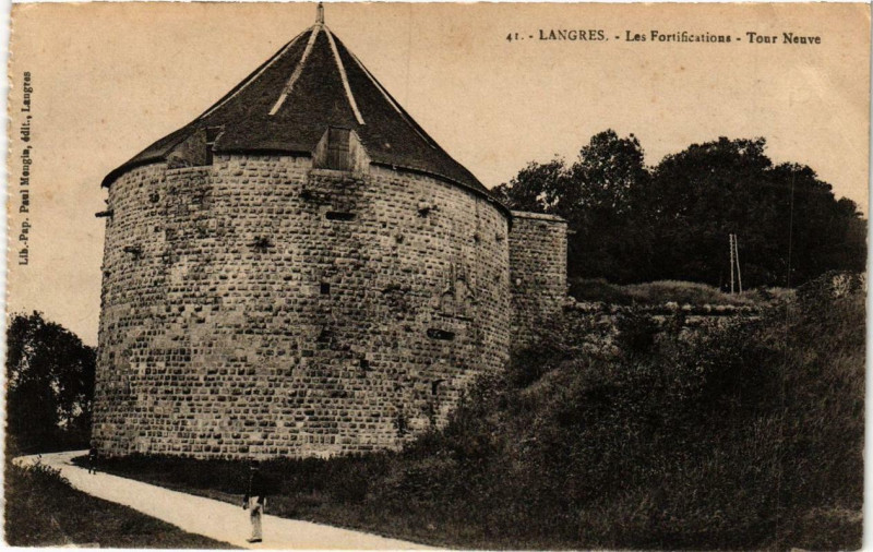 Carte postale ancienne Langres Les Fortifications - Tour Neuve à Langres