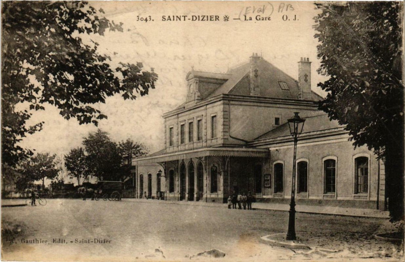 Carte postale ancienne Saint-Dizier La Gare à Saint-Dizier