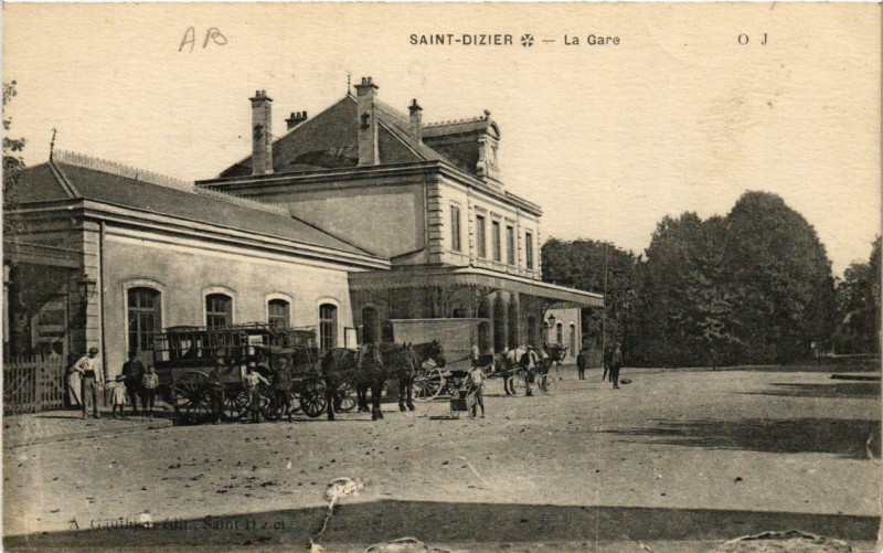 Carte postale ancienne Saint-Dizier La Gare à Saint-Dizier