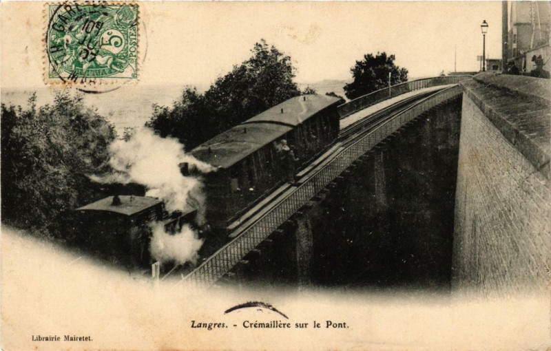Carte postale ancienne Langres Cremaillere sur le Pont à Langres