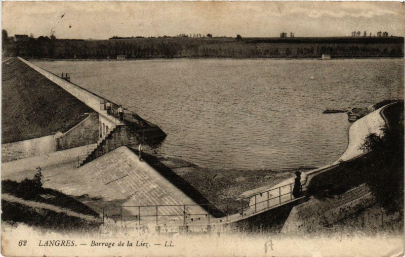 Carte postale ancienne Langres Barrage de la Liez à Langres