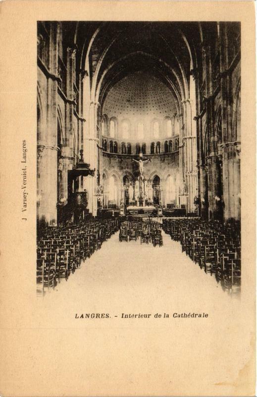 Carte postale ancienne Langres Intérieur de la Cathédrale à Langres