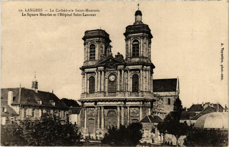 Carte postale ancienne Langres La Cathédrale Saint-Mammes à Langres