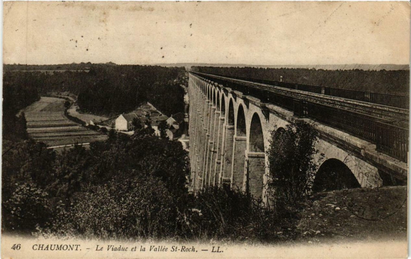 Carte postale ancienne Chaumont Le Viaduc et la Vallée Saint-Roch à Chaumont