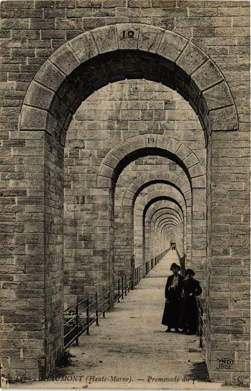 Carte postale ancienne Chaumont Promenade du Viaduc à Chaumont