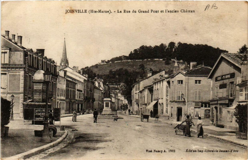 Carte postale ancienne Joinville La Rue du Grand Pont et l'ancien Chateau à Joinville