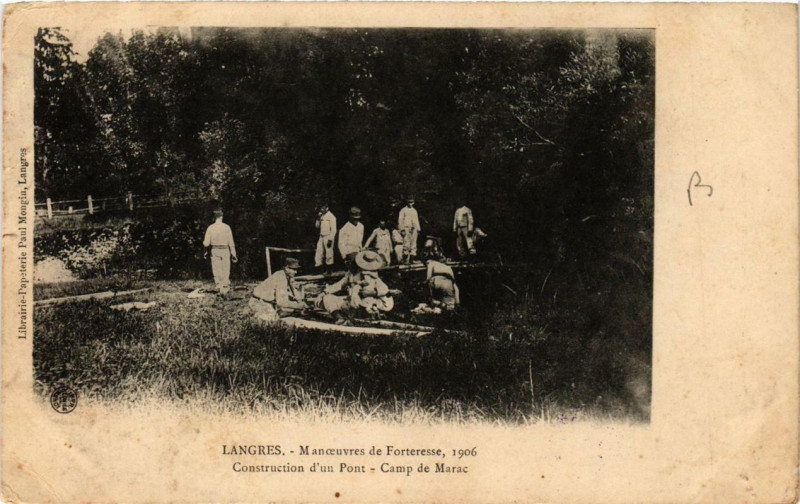 Carte postale ancienne Langres Manoeuvres de Forteresse à Langres