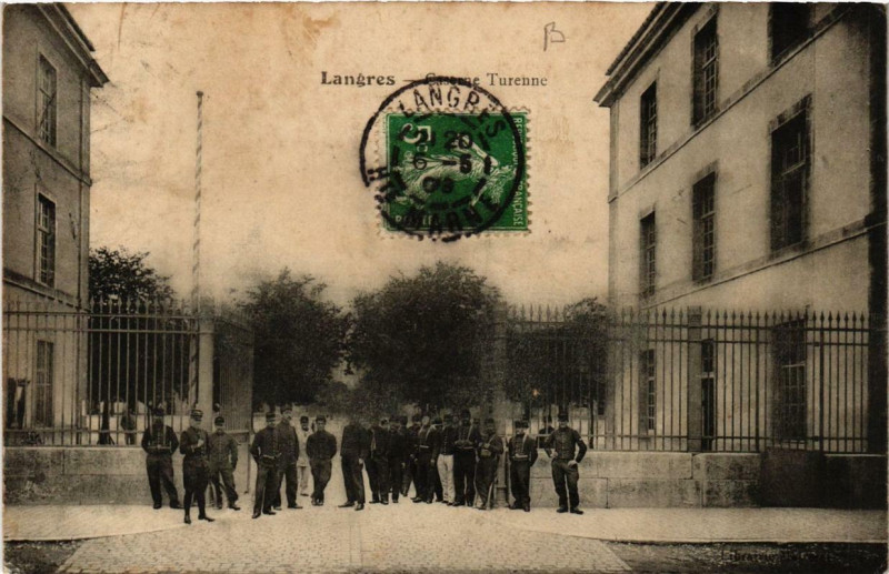 Carte postale ancienne Langres Caserne Turenne à Langres