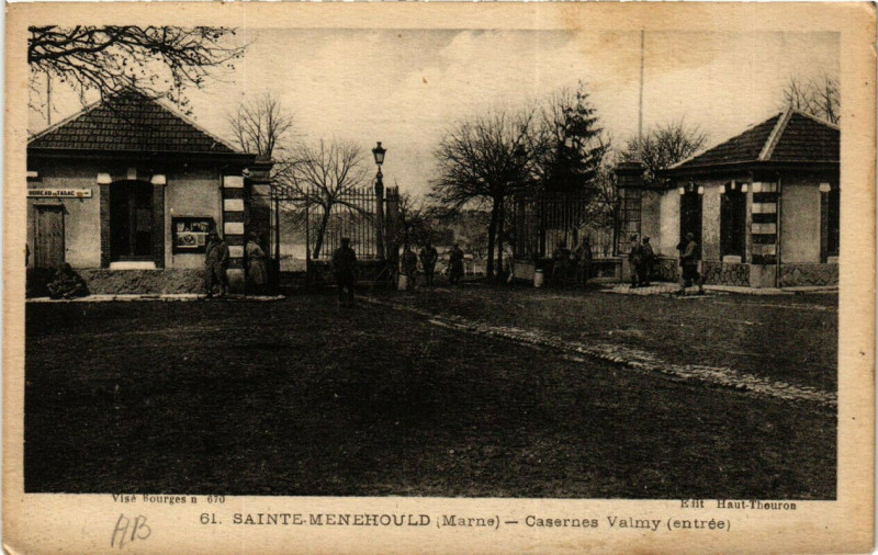 Carte postale ancienne Sainte-Menehould Casernes Valmy