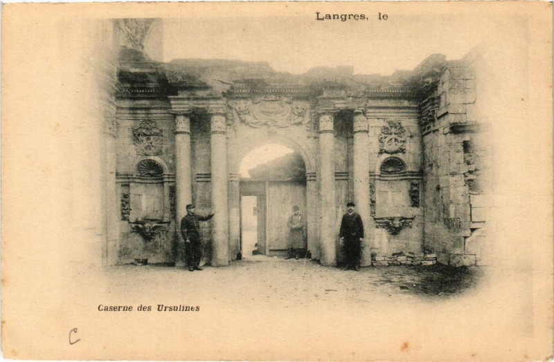 Carte postale ancienne Langres Caserne des Ursulines à Langres