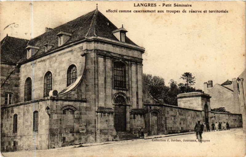 Carte postale ancienne Langres Petit Seminaire affecte comme casernement à Langres