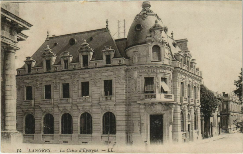 Carte postale ancienne Langres La Caisse d'Epargne à Langres