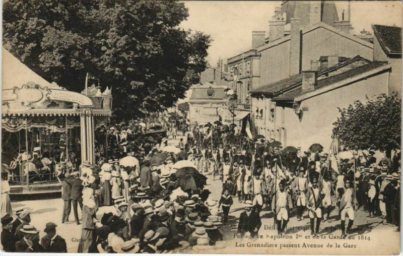 Carte postale ancienne Wassy - Défilé historique - Passage de Napoléon à Wassy