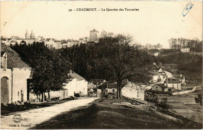 Carte postale ancienne Le Quartier des Tanneries à Chaumont