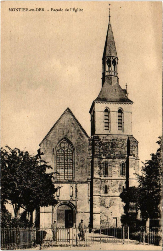 Carte postale ancienne Montier-en-Der - Facade de l'Eglise