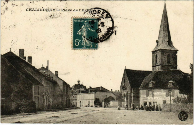 Carte postale ancienne Chalindrey - Place de l'Eglise à Chalindrey