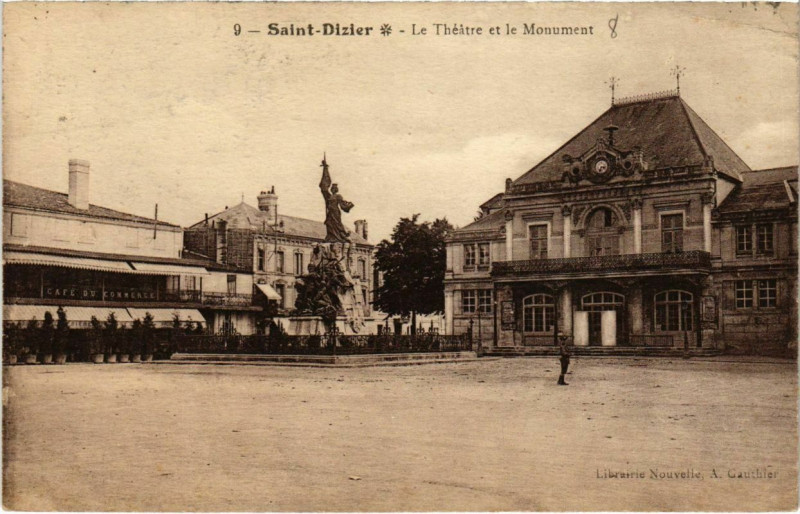 Carte postale ancienne Saint-Dizier - Le Théatre et le Monument à Saint-Dizier