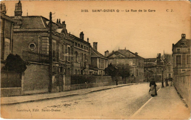 Carte postale ancienne Saint-Dizier - La rue de la Gare à Saint-Dizier