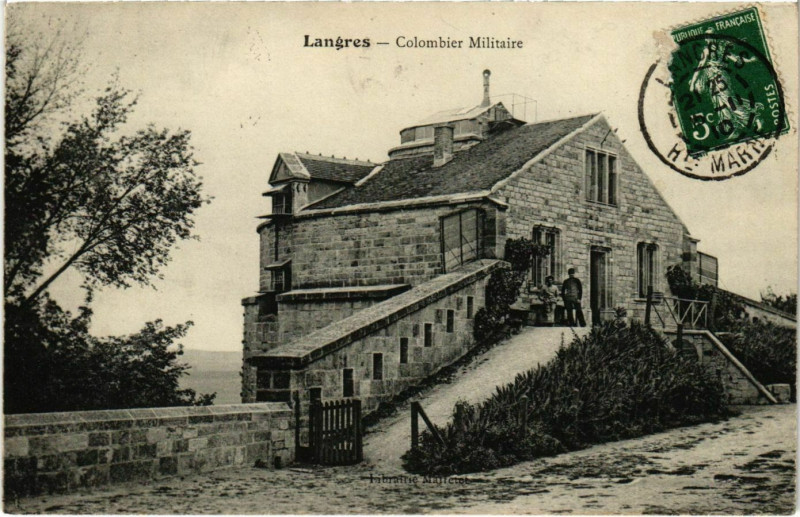 Carte postale ancienne Langres - Colombier Militaire à Langres