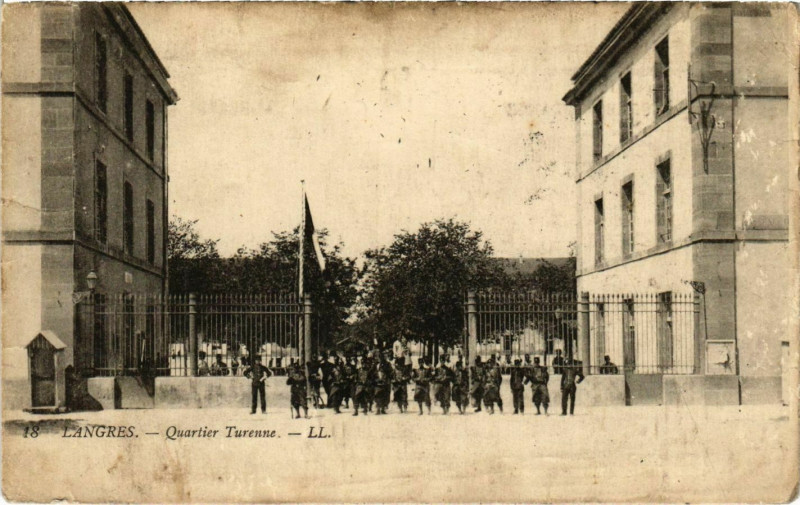 Carte postale ancienne Langres - Quartier Turenne à Langres