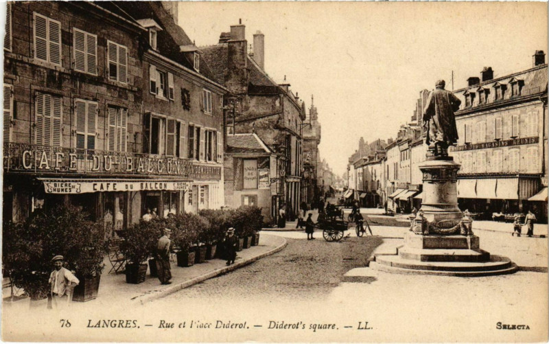 Carte postale ancienne Langres - Rue et Place Diderot à Langres