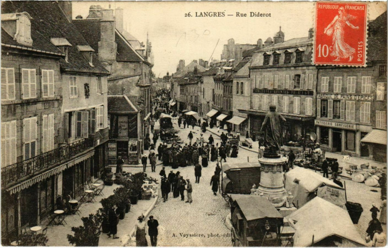 Carte postale ancienne Langres - Rue Diderot à Langres