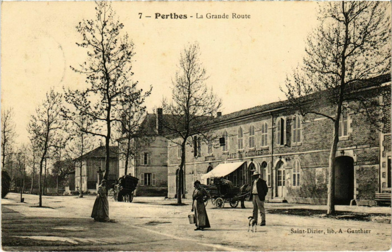 Carte postale ancienne Perthes - La Grande Route à Perthes