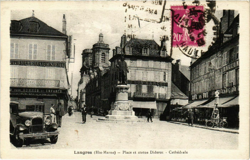 Carte postale ancienne Langres - Place et statue Diderot à Langres