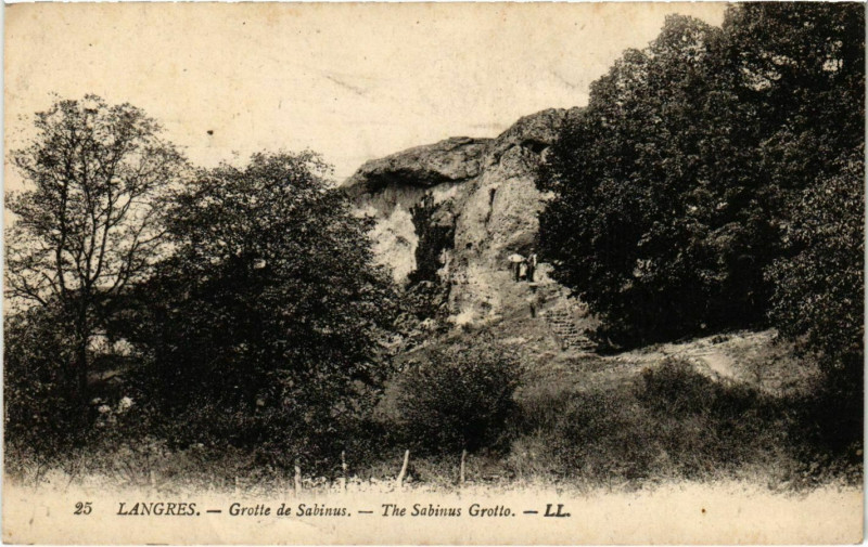 Carte postale ancienne Langres - Grotte de Sabinus à Langres