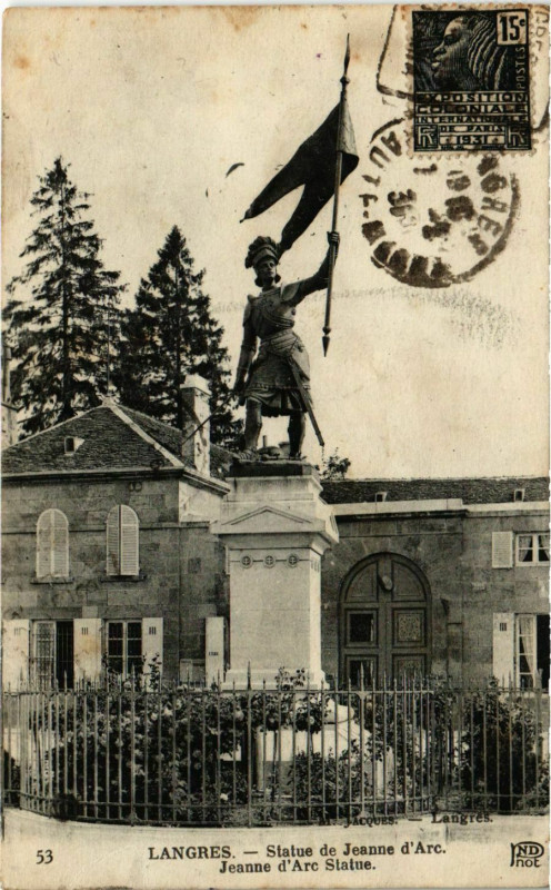 Carte postale ancienne Langres - Statue de Jeanne d'Arc à Langres