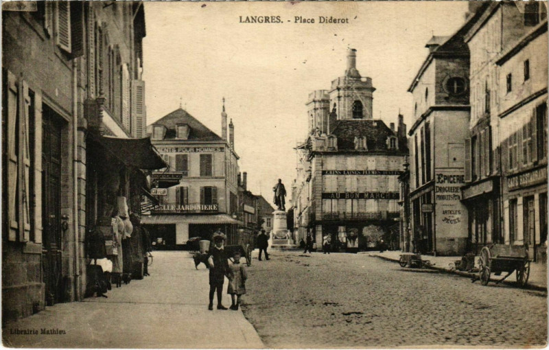 Carte postale ancienne Langres - Place Diderot à Langres