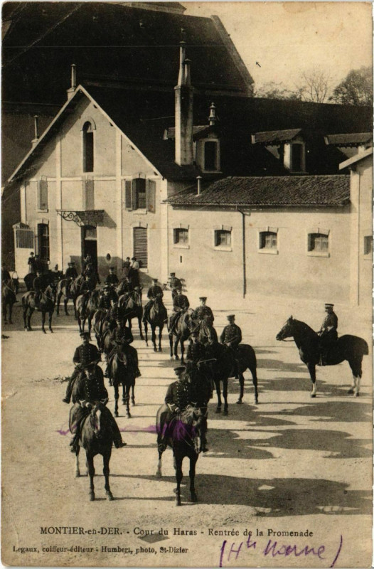 Carte postale ancienne Montier-en-Der - Cour du Haras