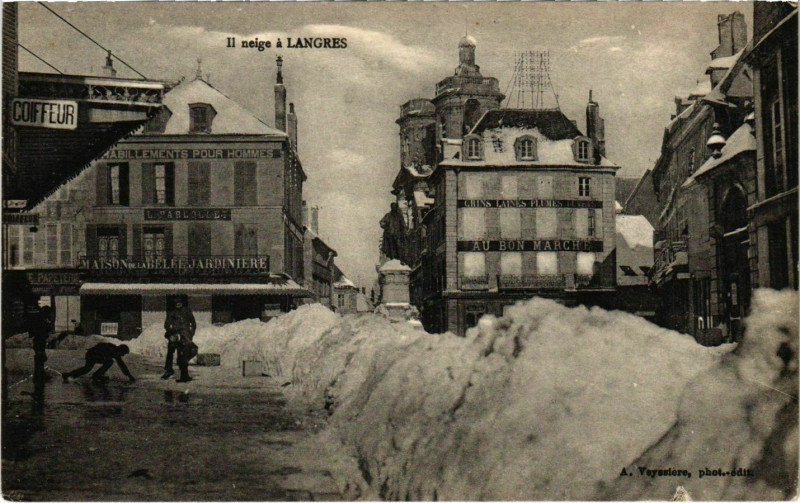 Carte postale ancienne Il neige a Langres à Langres