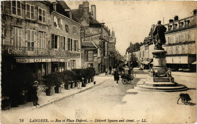 Carte postale ancienne Langres - Rue et Place Diderot à Langres