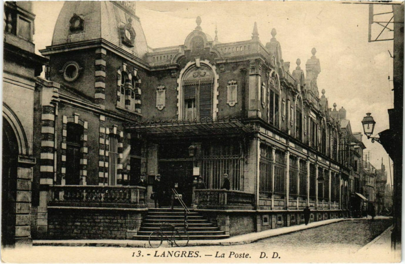 Carte postale ancienne Langres - La Poste à Langres