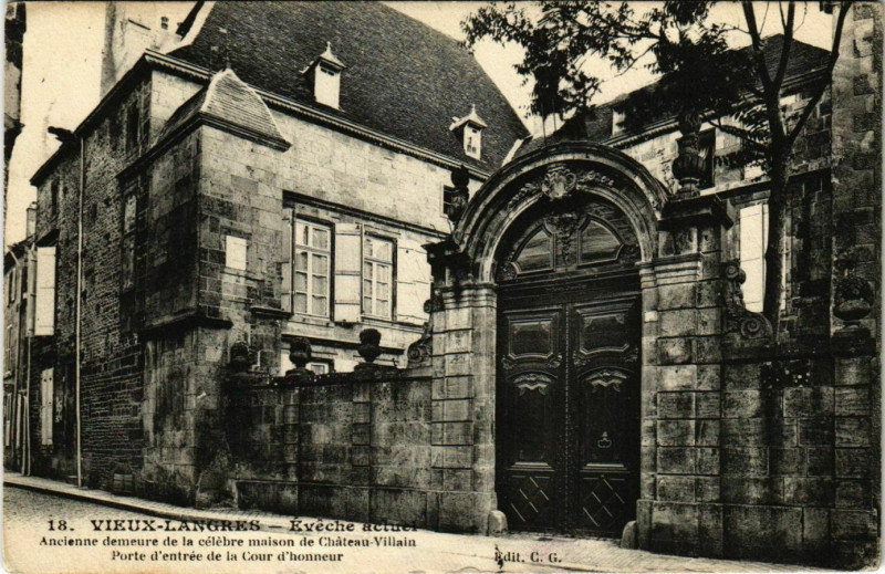 Carte postale ancienne Vieux Langres - Eveche actuel à Langres