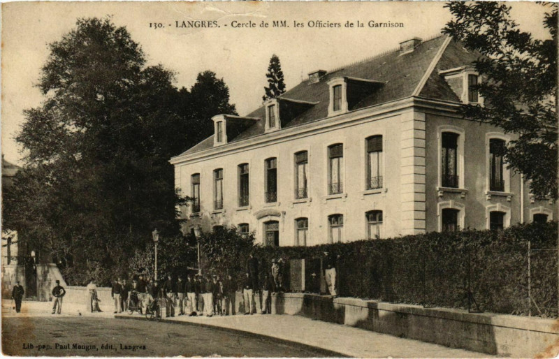 Carte postale ancienne Langres - Cercle de Mm à Langres