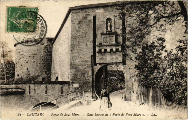 Carte postale ancienne Langres - Porte de Sous-Murs à Langres