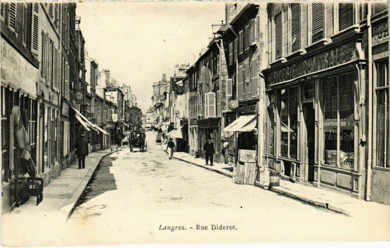 Carte postale ancienne Langres - Rue Diderot à Langres