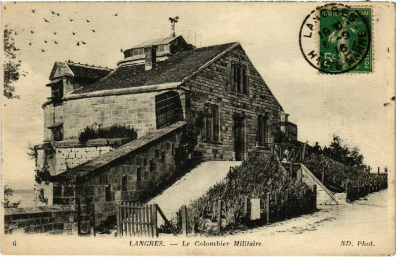 Carte postale ancienne Langres - Le Colombier Militaire à Langres