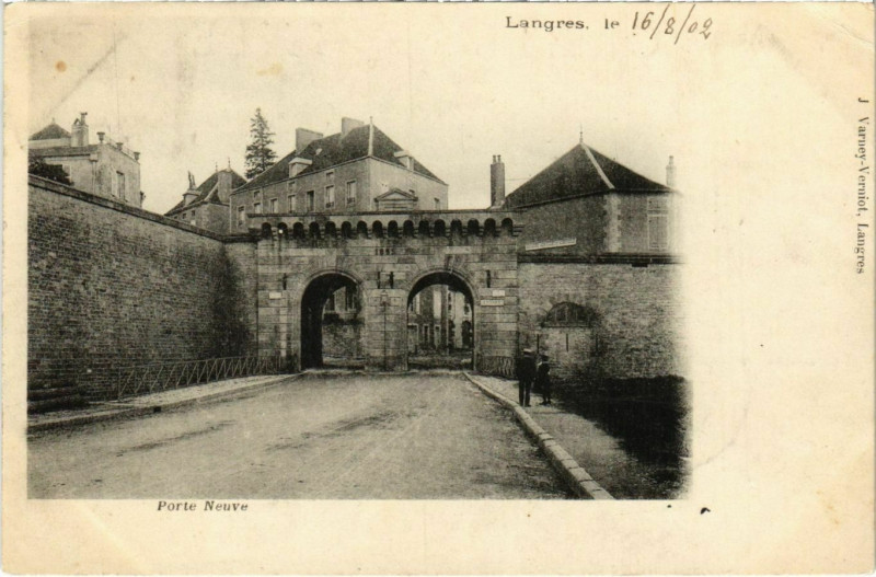 Carte postale ancienne Langres - Porte Neuve à Langres