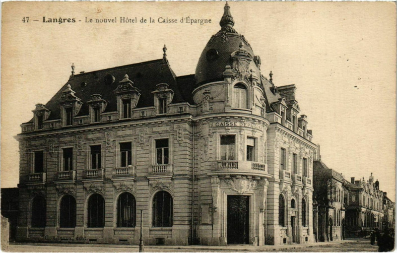 Carte postale ancienne Langres - Le nouvel Hotel de la Caisse à Langres