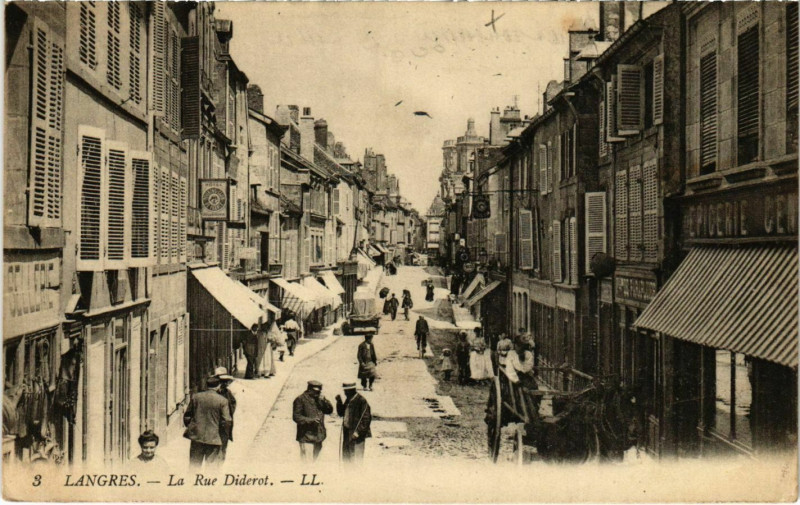 Carte postale ancienne Langres - La Rue Diderot à Langres